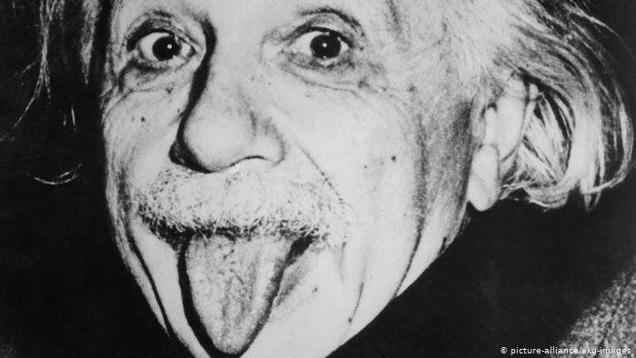 Por que o Albert Einstein fica mais forte quando viaja? - Charada