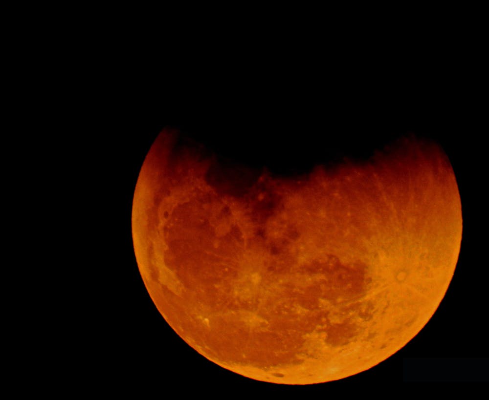 Sangue de Lua: reflexôes sobre espíritos e eclipses