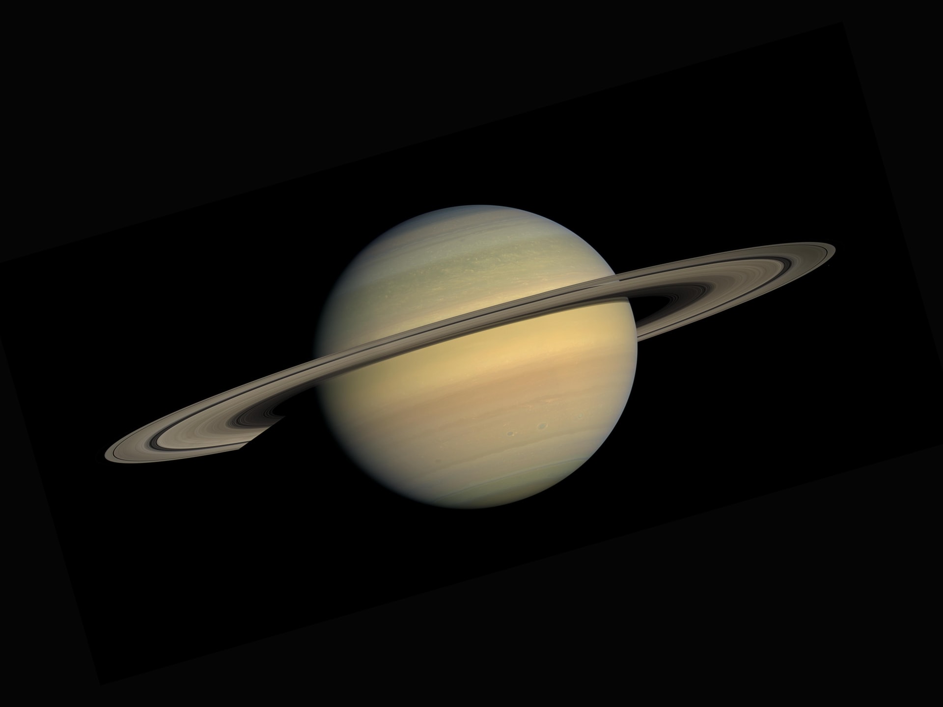 Maior lua de Saturno pode estar condenada a vagar pelo espaço ou a se espatifar contra o planeta