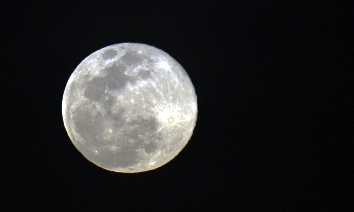 Por qué la Casa Blanca quiere que la NASA cree un estándar de hora lunar