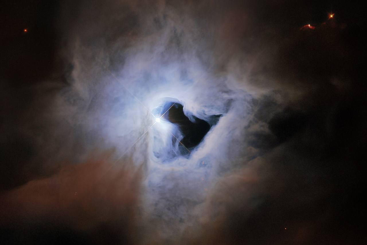 Hubble flagra misterioso buraco de fechadura cósmico nas profundezas do espaço