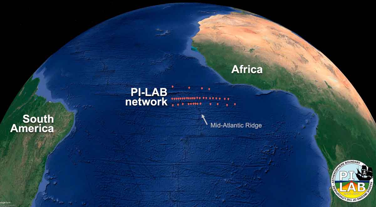 Trinta e nove sismômetros foram implantados no fundo do oceano em toda a Dorsal Mesoatlântica como parte do experimento PI-LAB. Crédito: Universidade de Southampton
