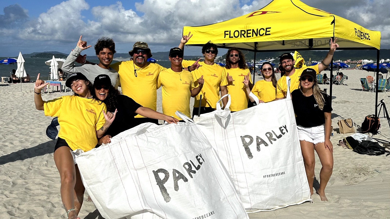 Projeto de sustentabilidade coleta 338 kg de resíduos em praias de Santa Catarina durante o carnaval (Foto: Divulgação)