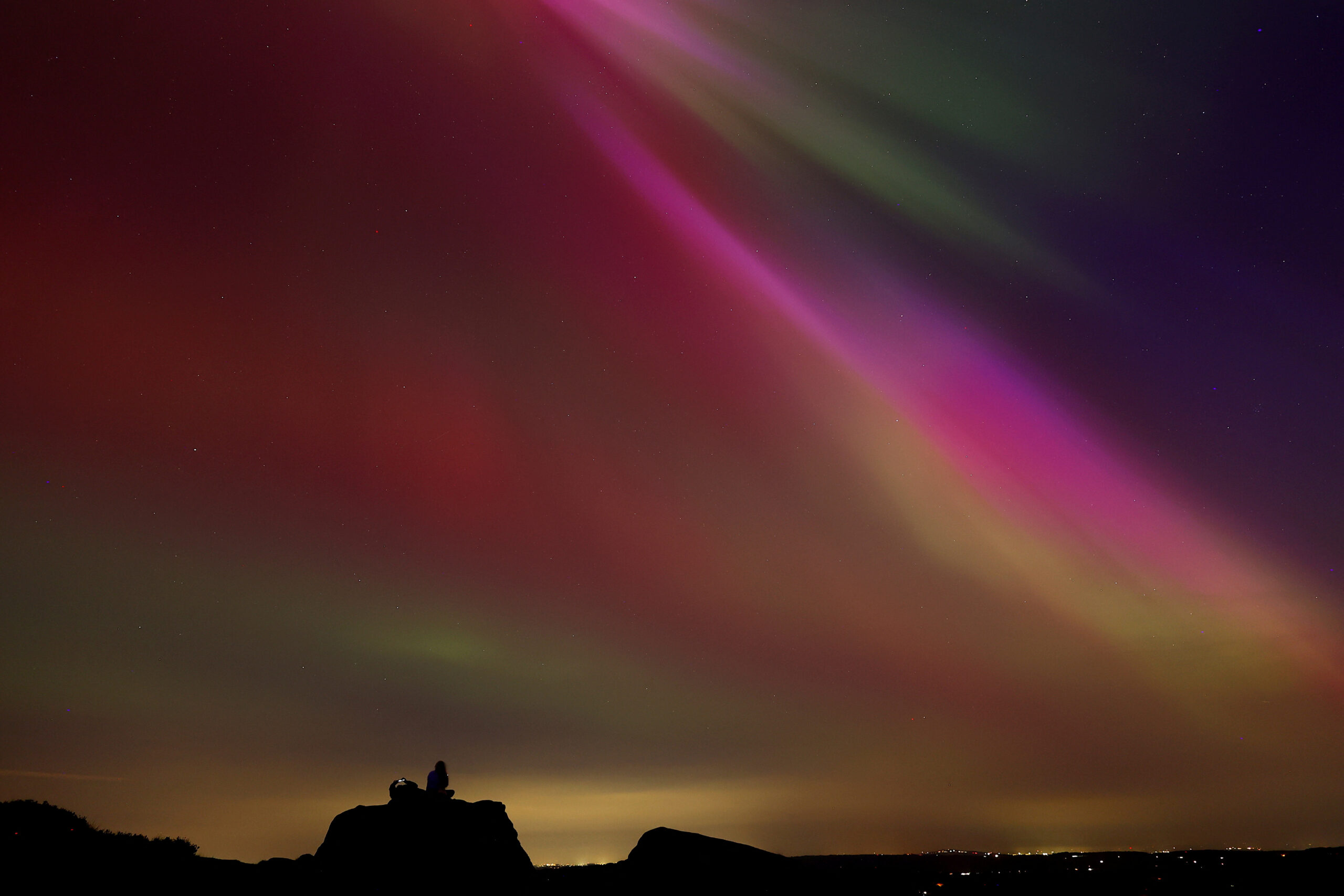 A aurora boreal é vista perto de Leek, Staffordshire, Grã-Bretanha, em 10 de maio de 2024. REUTERS/Carl Recine