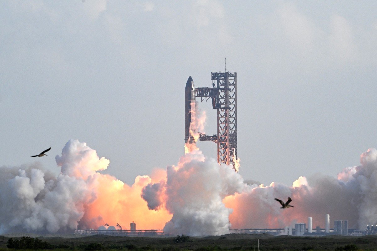 Foguete Starship, da SpaceX, tem sucesso em teste de carga e começa retorno à Terra