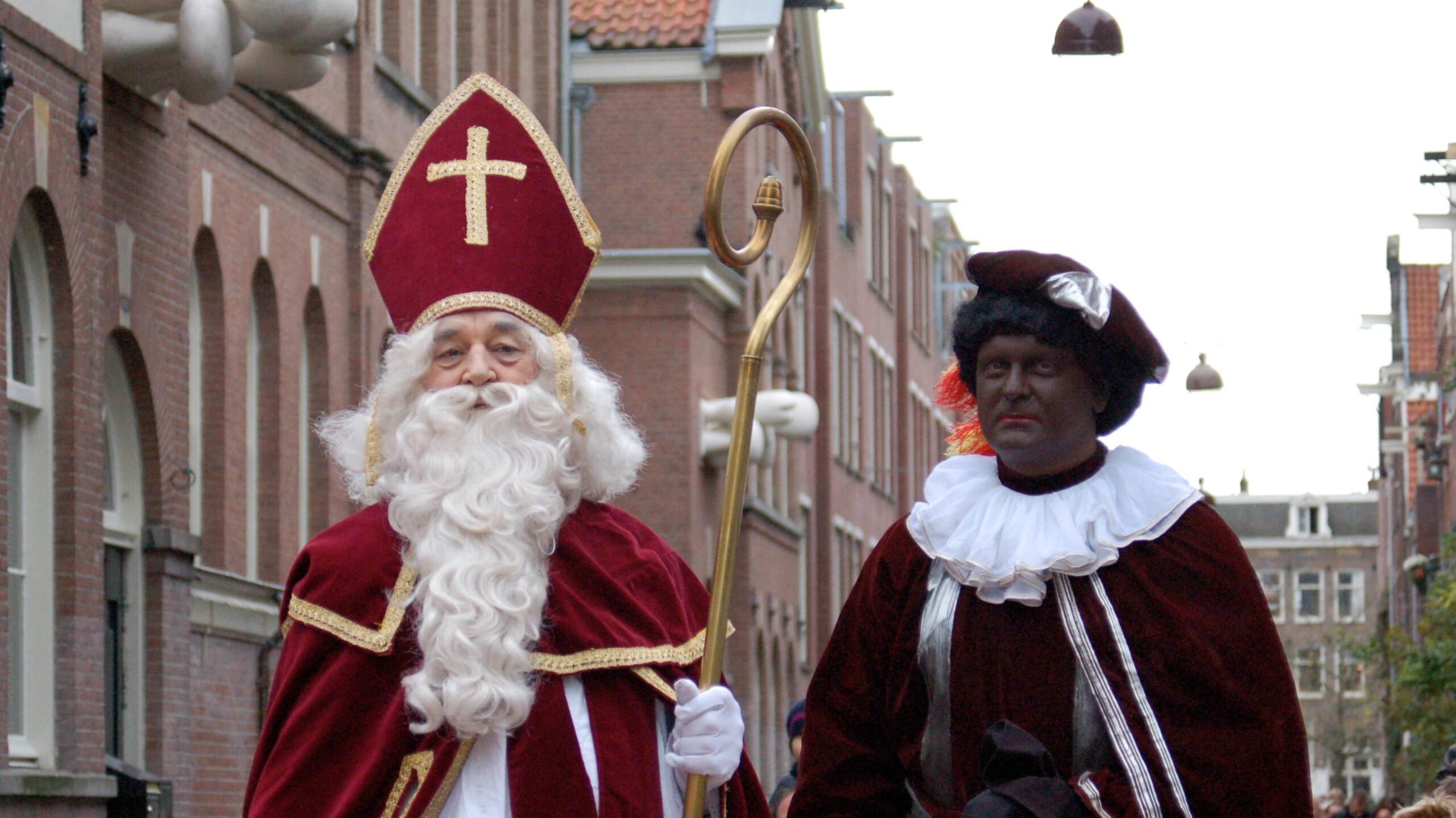 São Nicolau e Zwarte Piet, personagens do Natal holandês