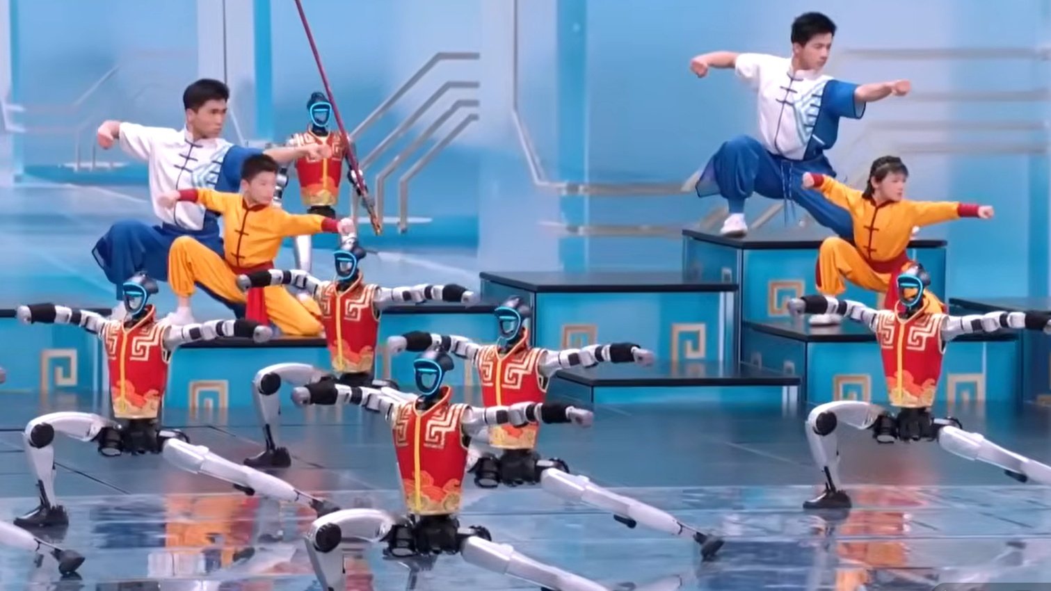 Robôs humanoides invadem show de Ano Novo Chinês