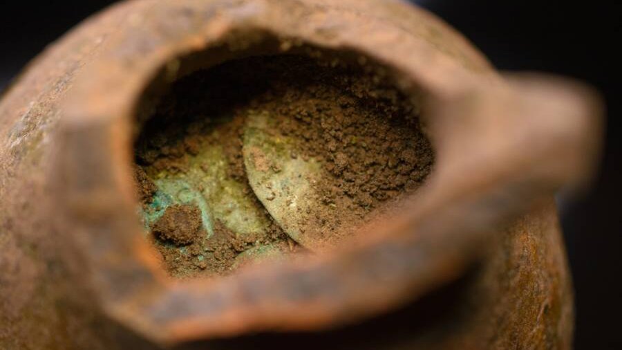 Vaso de cerâmica onde foram encontradas as moedas