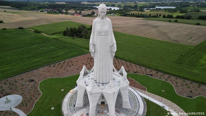 Estátua da Virgem Maria na Polônia é inaugurada, supera Cristo Redentor
